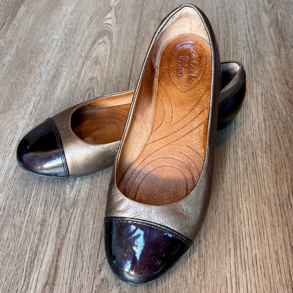 Clarks indigo Bronze Leather with Cap Toe Slip-On Flats